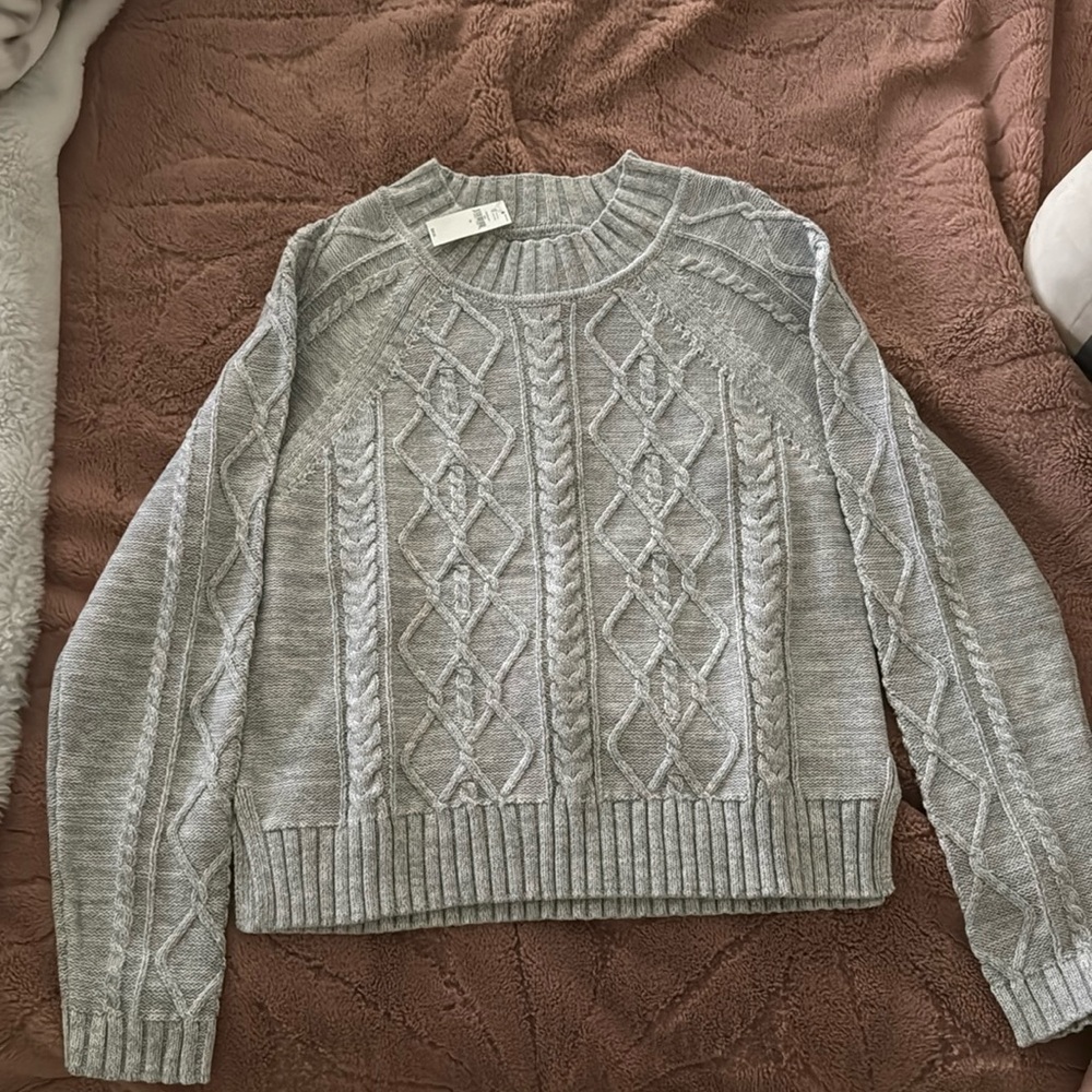 GAP Light Gray Cable Knit Crew Neck Sweater